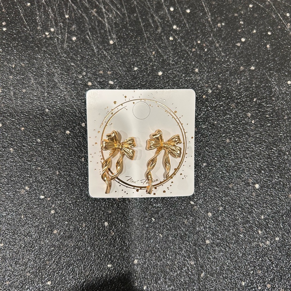 Gold bows